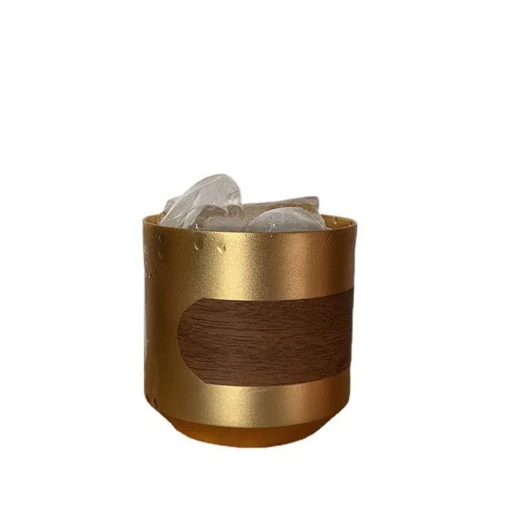 Loominguline mitmevärviline alumiiniumist tass